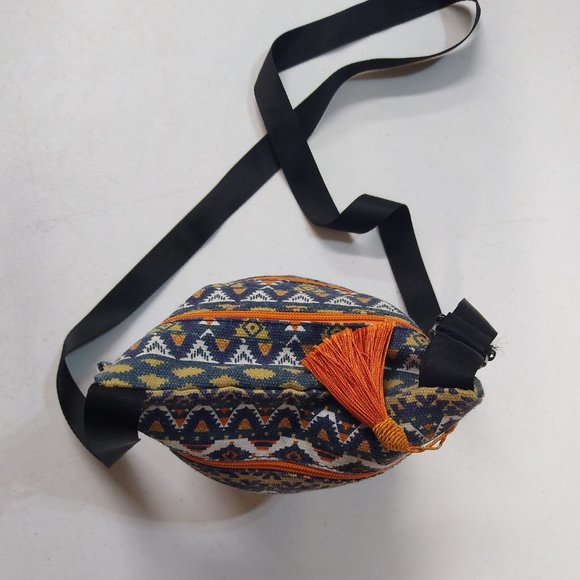 Cross Body Bag Aztec Design Adjustable Strap 3 Compartments Gender-Neutral EUC - Picture 12 of 14